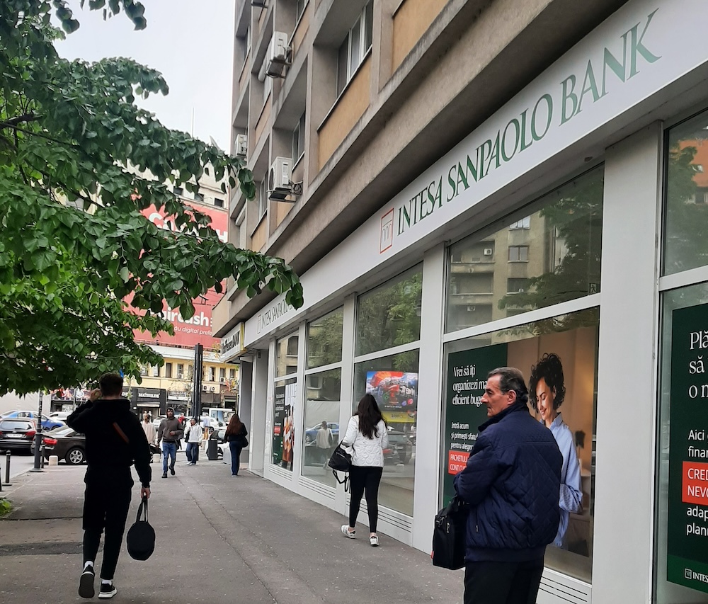 intesa sanpaolo pachet cont